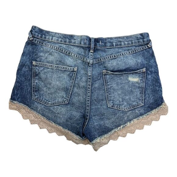 Free People Shorts Jean Distressed Crochet Lace Hem Women’s 29 Denim 100% Cotton - Picture 4 of 8